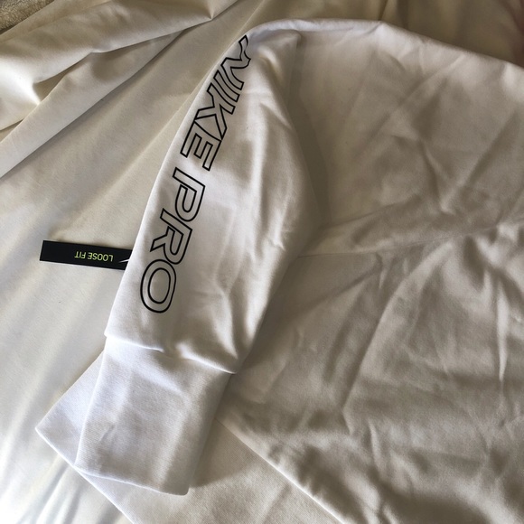 NWT Nike Oversized Sweatshirt - Picture 3 of 7